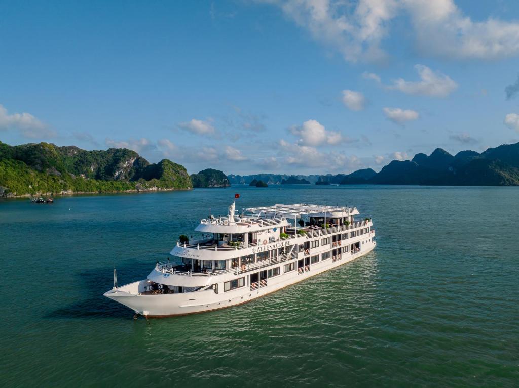 Athena Luxury Cruise – Halong Bay – Vietnam Xin Chao