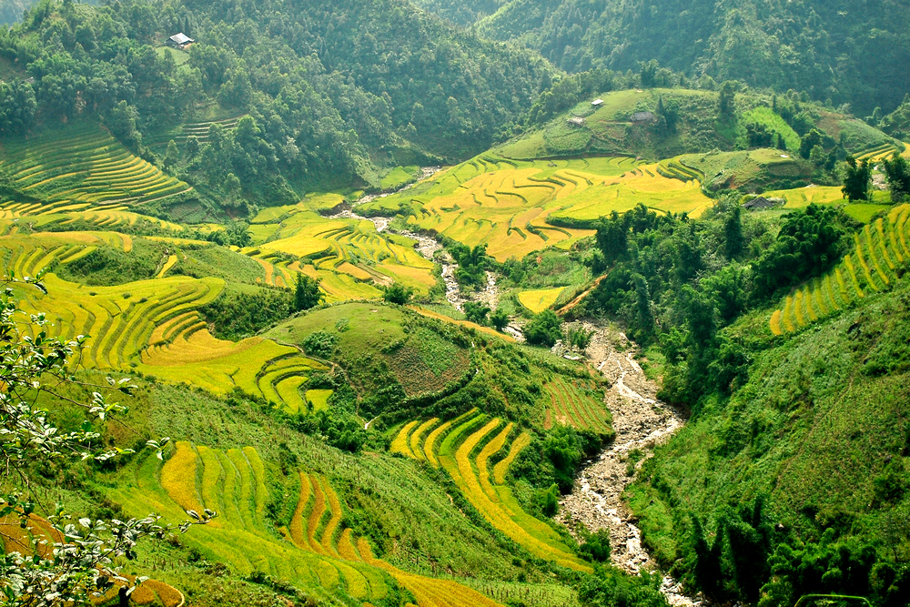 Classic Vietnam & Cambodia Tour in 16 Days