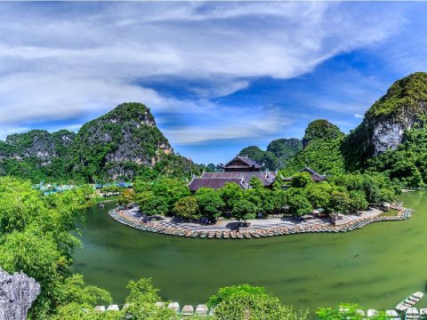 Hoa Lu – Tam Coc – Hang Mua Full-day Tour